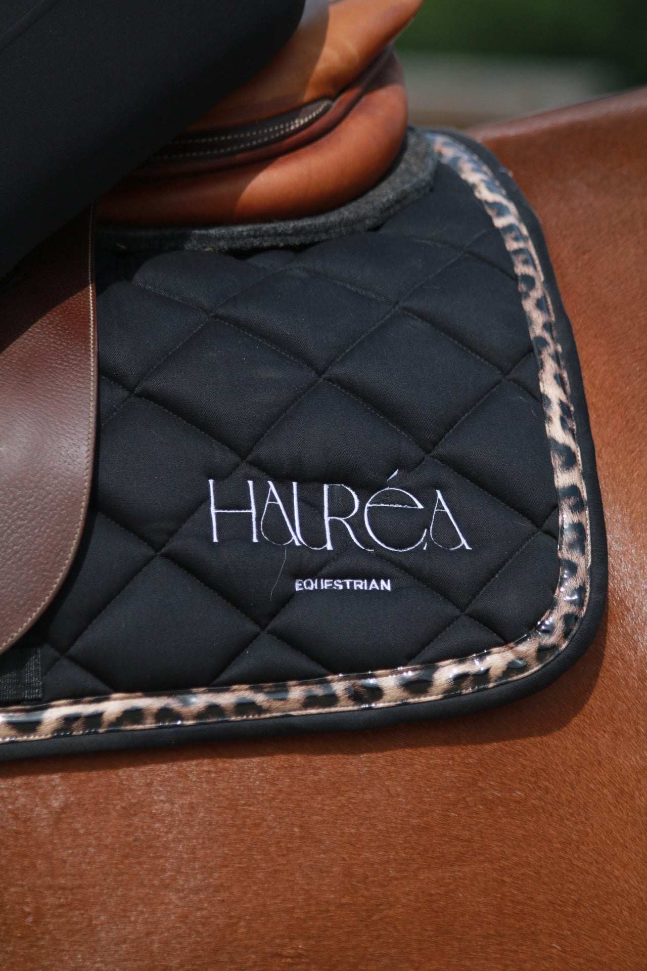 Tapis Vahiné noir léopard